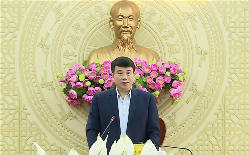 Đồng chí Y Thanh Hà Niê Kđăm - Ủy viên Ban Chấp hành Trung ương Đảng, Bí thư Tỉnh ủy Lâm Đồng, Trưởng Tiểu ban nhân sự Ban Chỉ đạo thực hiện hợp nhất 3 tỉnh phát biểu tại buổi làm việc