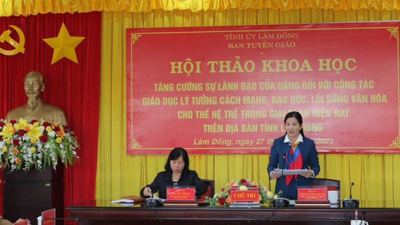 Các đồng chí chủ trì hội thảo.