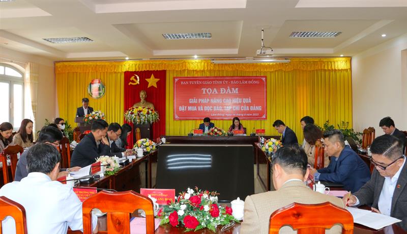 Quang cảnh tọa đàm.