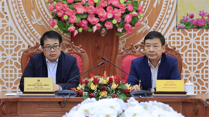 Đồng chí Bùi Thắng - Phó Bí thư Tỉnh ủy và đồng chí Nguyễn Ngọc Phúc - Phó Chủ tịch UBND tỉnh Lâm Đồng chủ trì hội nghị tại điểm cầu tỉnh Lâm Đồng 