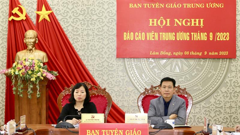 Các đồng chí chủ trì hội nghị tại điểm cầu Lâm Đồng.