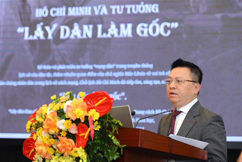 Tổng Biên tập Báo Nhân Dân, Phó Trưởng Ban Tuyên giáo Trung ương, Chủ tịch Hội Nhà báo Việt Nam Lê Quốc Minh phát biểu tại buổi ra mắt Trang thông tin đặc biệt Hồ Chí Minh và tư tưởng lấy dân làm gốc.