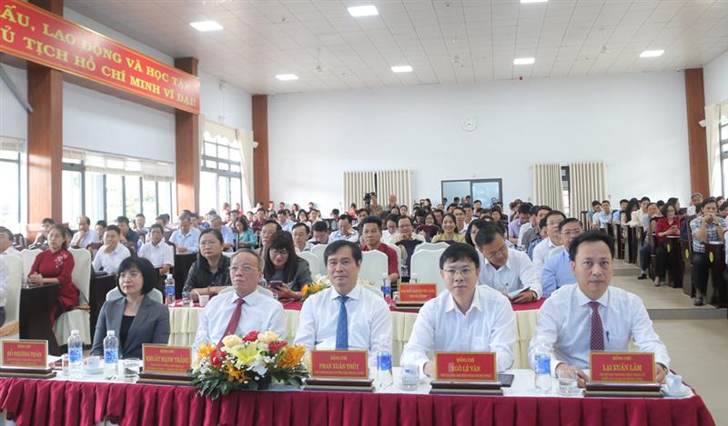 Các đồng chí lãnh đạo Ban Tuyên giáo Trung ương, Đảng ủy Tập đoàn Công nghiệp Than – Khoáng sản Việt Nam, Ban Đối ngoại Trung ương và Đảng ủy Khối các cơ quan Trung ương tham dự hội nghị