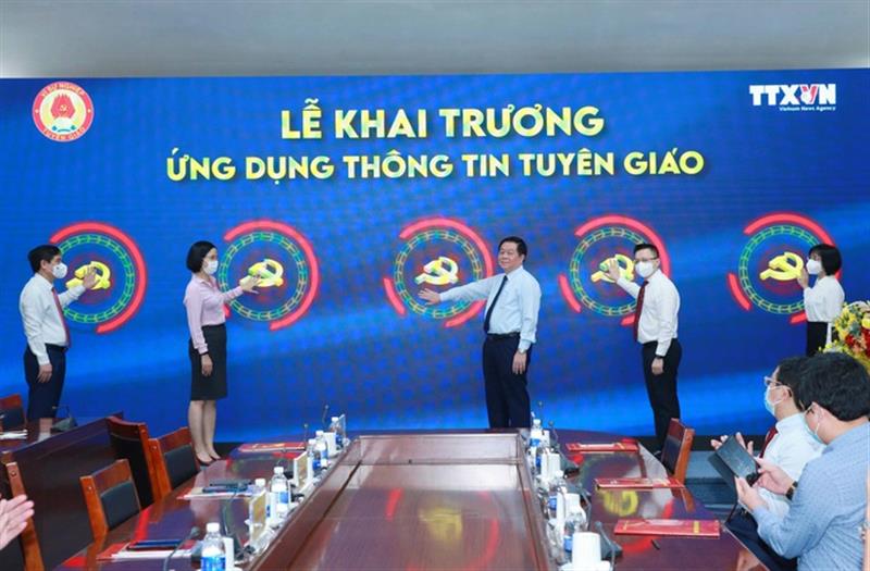 Sáng 29/9/2022, Ban Tuyên giáo Trung ương tổ chức lễ khai trương ứng dụng thông tin tuyên giáo và ra mắt hình thức mới 3 bản tin. Ảnh: TTXVN