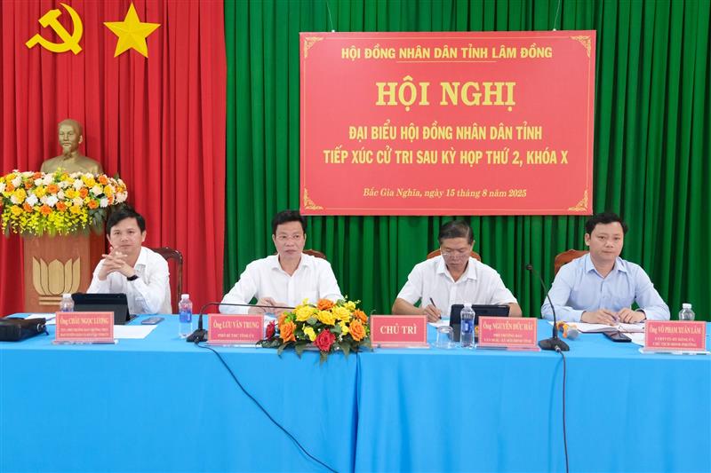 Đồng chí Lưu Văn Trung, Phó Bí thư Tỉnh ủy cùng các đại biểu Tổ đại biểu số 1, Đoàn đại biểu HĐND tỉnh Lâm Đồng tiếp xúc cử tri phường Bắc Gia Nghĩa