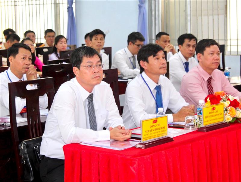 Đồng chí Nguyễn Hồng Hải cùng đại diện lãnh đạo các sở, ngành dự Đại hội