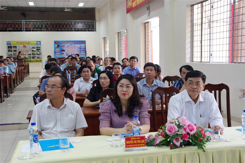 Các đại biểu tham dự hội nghị.