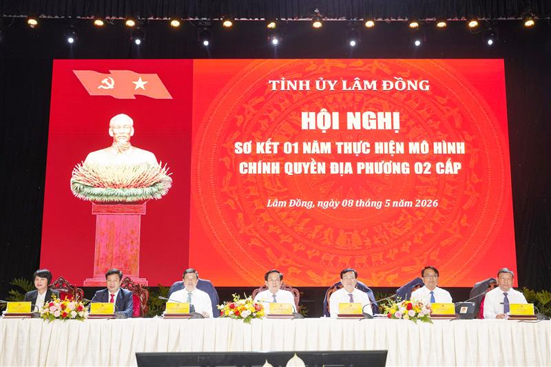 Đồng chí Đỗ Thanh Bình, Ủy viên Ban Chấp hành Trung ương Đảng, Bộ trưởng Bộ Nội vụ và các đồng chí Thường trực Tỉnh ủy chủ trì hội nghị.