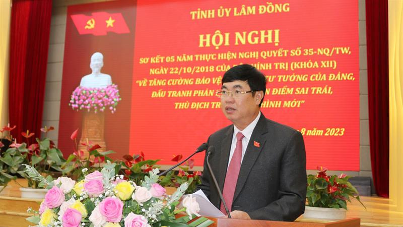Đồng chí Trần Đình Văn - Phó Bí thư Thường trực Tỉnh ủy, Trưởng đoàn Đại biểu Quốc hội, Trưởng Ban Chỉ đạo 35 tỉnh phát biểu chỉ đạo hội nghị.