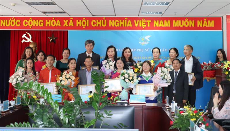 Tôn vinh các gia đình tiêu biểu nhân Ngày Gia đình Việt Nam 28/6