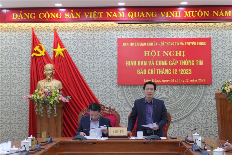 Phó Trưởng Ban Thường trực Ban Tuyên giáo Tỉnh ủy Trần Trung Hiếu định hướng công tác tuyên truyền tháng 12/2023.