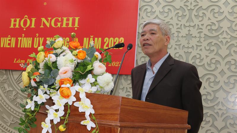 Đồng chí Vũ Văn Sê - Phó trưởng Ban Nội chính Tỉnh ủy thông tin chuyên đề “Công tác phòng, chống tham nhũng, tiêu cực của tỉnh Lâm Đồng từ khi thành lập Ban Chỉ đạo phòng, chống tham nhũng, tiêu cực cấp tỉnh đến nay”.