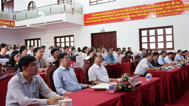 Các đại biểu tham dự hội nghị