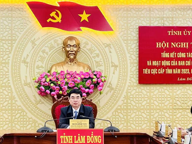 Đồng chí Trần Đình Văn – Phó Bí thư Thường trực Tỉnh ủy, Trưởng Đoàn ĐBQH, Phó Trưởng Ban Chỉ đạo Phòng chống tham nhũng tỉnh chủ trì tại điểm cầu Lâm Đồng.
