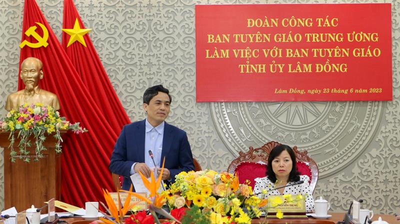 Phó Giám đốc Trung tâm Thông tin công tác tuyên giáo, Ban Tuyên giáo Trung ương Phạm Hoàng Tinh phát biểu tại buổi làm việc.