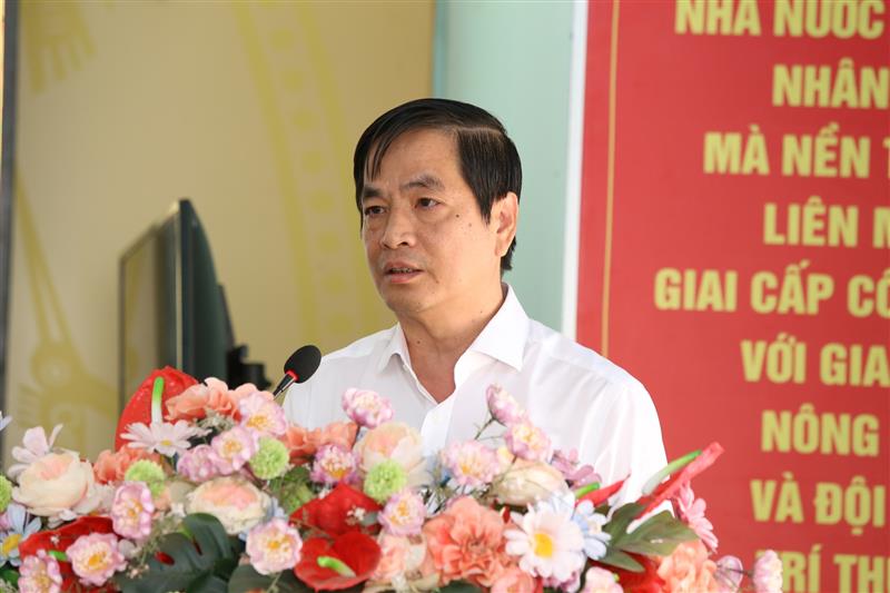 Ứng cử viên Võ Thanh Bình trình bày chương trình hành động tại hội nghị tiếp xúc cử tri