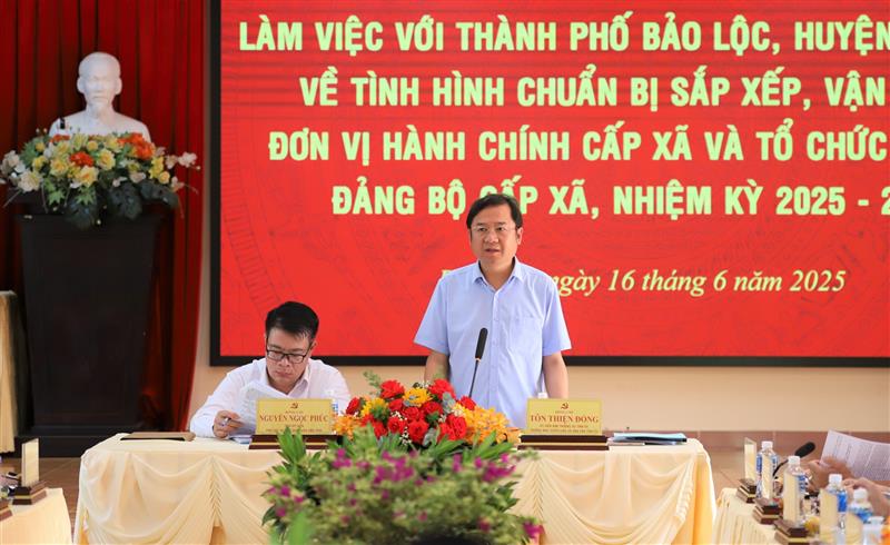 Đồng chí Tôn Thiện Đồng - Ủy viên Ban Thường vụ Tỉnh ủy, Trưởng Ban Tuyên giáo và Dân vận Tỉnh ủy phát biểu chỉ đạo tại buổi làm việc