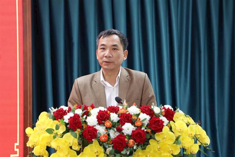 Phó Trưởng Ban Tuyên giáo và Dân vận Tỉnh ủy Hoàng Mạnh Thắng phát biểu tại Hội nghị giao ban báo chí tháng 11/2025. Ảnh Báo Lâm Đồng điện tử.