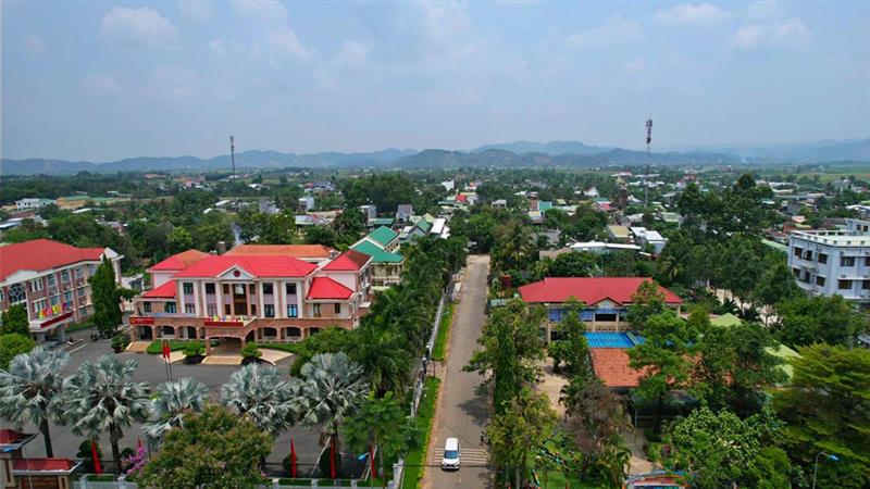 UBND tỉnh đề xuất sắp xếp huyện Đạ Huoai, huyện Đạ Tẻh và huyện Cát Tiên thành 1 đơn vị hành chính huyện trong giai đoạn 2023-2025. Ảnh: Khu vực trung tâm huyện Đạ Tẻh.