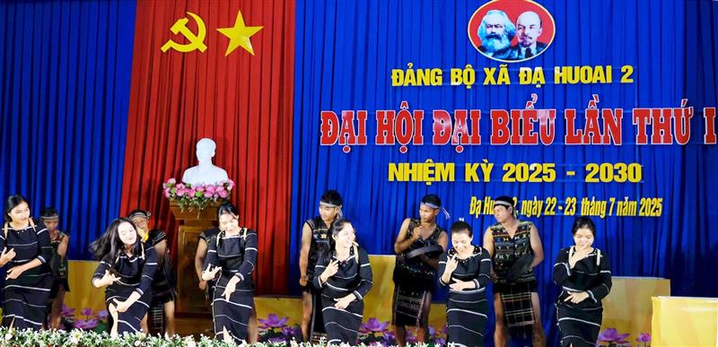 Các tiết mục văn nghệ đặc sắc chào mừng Đại hội