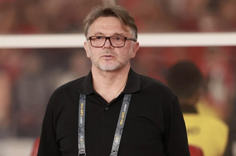 Ông Philippe Troussier rời ghế Huấn luyện viên trưởng đội tuyển Việt Nam sau trận thua 0-3 Indonesia tối 26/3.