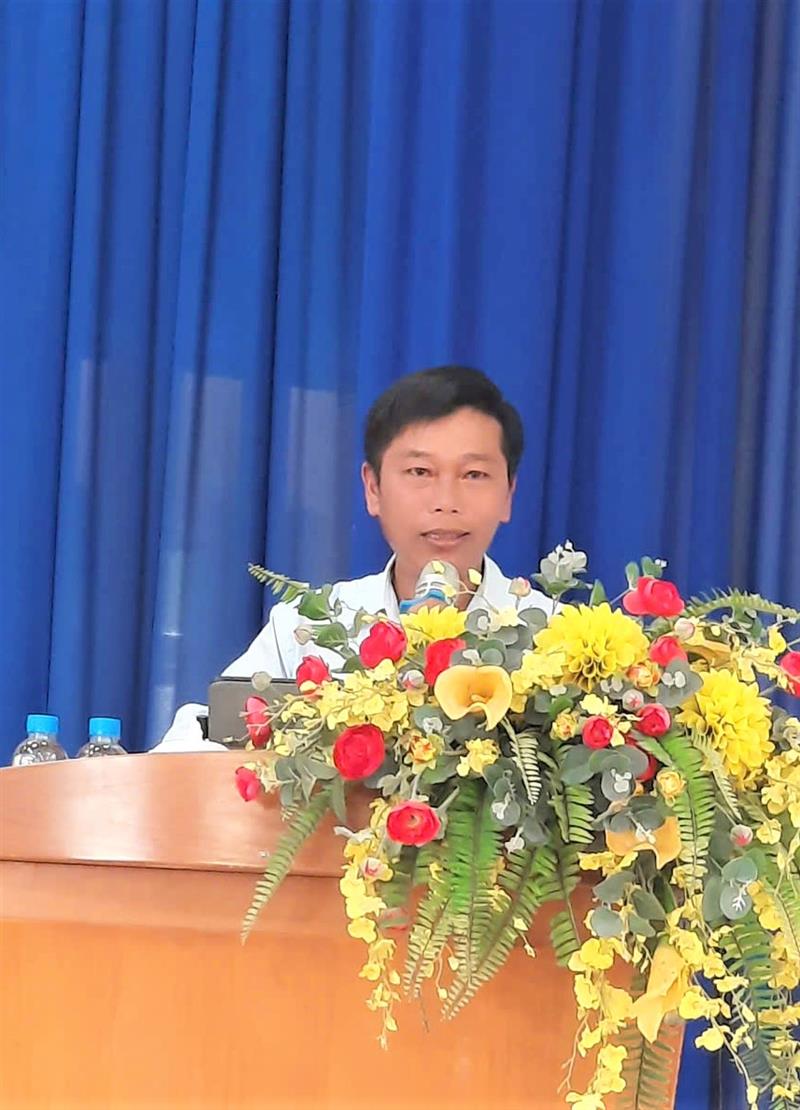 Đ/c Huỳnh Minh Hải, Phó trương Ban Tuyên giáo và Dân vận Tỉnh uỷ báo cáo chuyên đề. Ảnh:  Ngọc Điệp