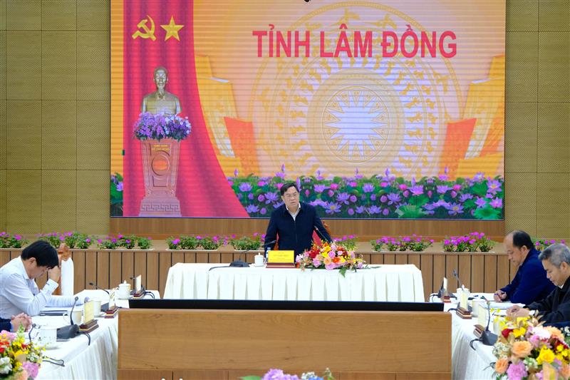 Đồng chí Võ Ngọc Hiệp, Tỉnh ủy viên, Phó Chủ tịch UBND tỉnh Lâm Đồng chủ trì buổi làm việc
