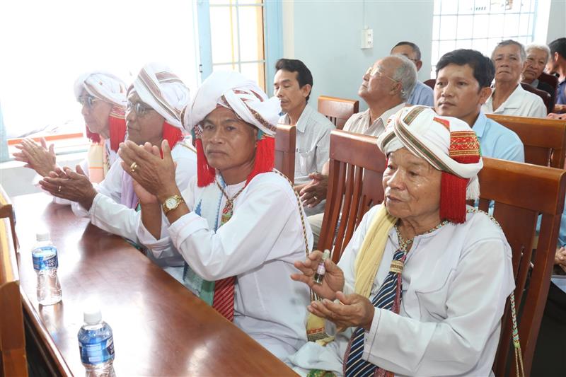 Cử tri 5 thôn tham dự hội nghị