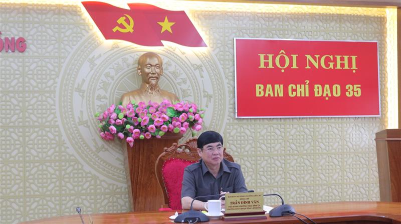 Đồng chí Trần Đình Văn – Phó Bí thư Thường trực Tỉnh ủy, Trưởng Đoàn ĐBQH tỉnh Lâm Đồng, Trưởng Ban Chỉ đạo 35 tỉnh chủ trì hội nghị.