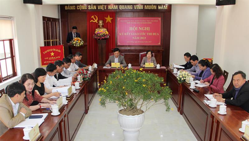 Các đại biểu tham dự hội nghị.