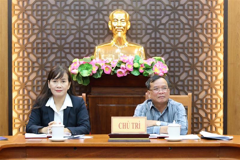 Các đồng chi chủ trì hội nghị