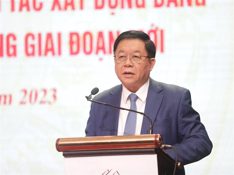 Đồng chí Nguyễn Trọng Nghĩa, Bí thư Trung ương Đảng, Trưởng ban Tuyên giáo Trung ương phát biểu kết luận hội thảo. (Ảnh: TA)