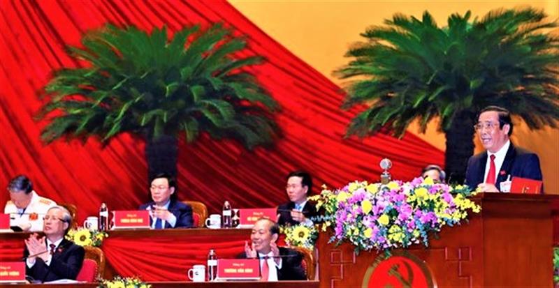 Đồng chí Nguyễn Thanh Bình, Phó Trưởng ban Thường trực Ban Tổ chức Trung ương khóa XII thay mặt Ban Kiểm phiếu Đại hội báo cáo kết quả bầu cử, công bố danh sách các đồng chí trúng cử vào Ban Chấp hành Trung ương khóa XIII.