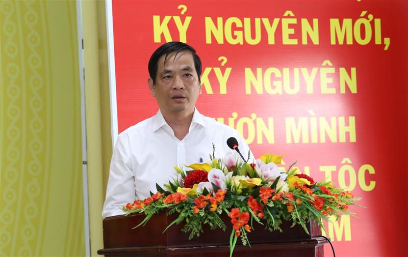 Ứng cử viên Võ Thanh Bình trình bày chương trình hành động tại hội nghị tiếp xúc cử tri