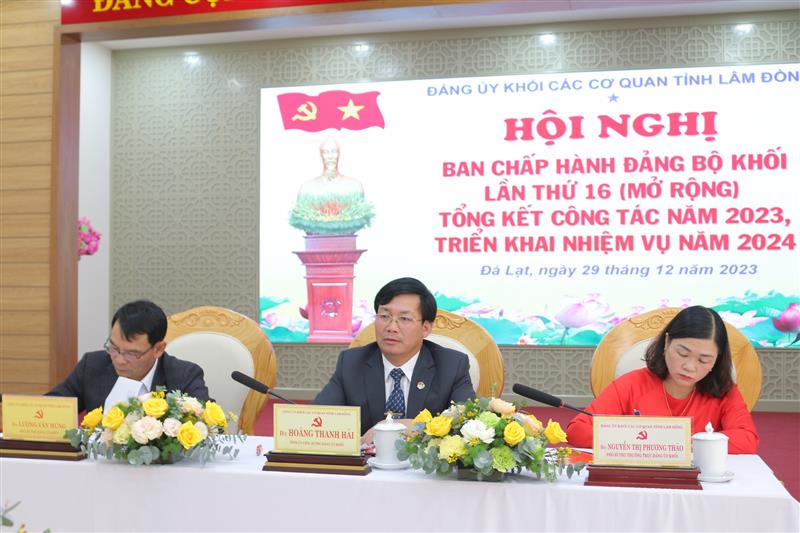 Các đồng chí chủ trì hội nghị.