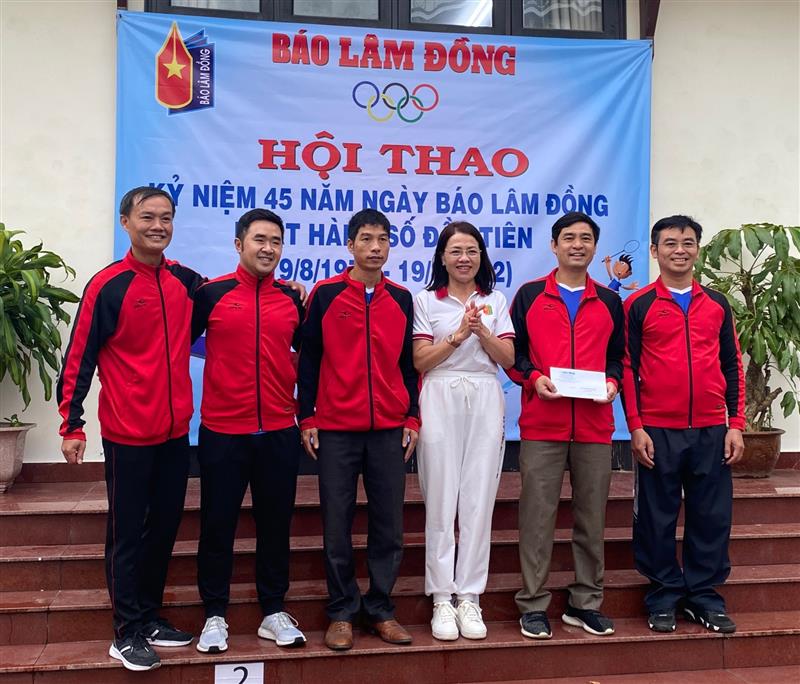 Trao giải nội dung môn bóng chuyền