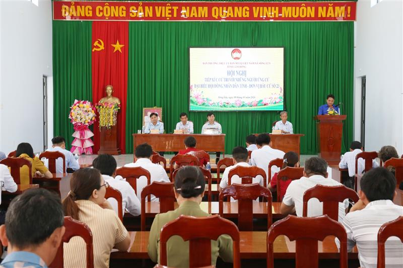Quang cảnh hội nghị tiếp xúc cử tri
