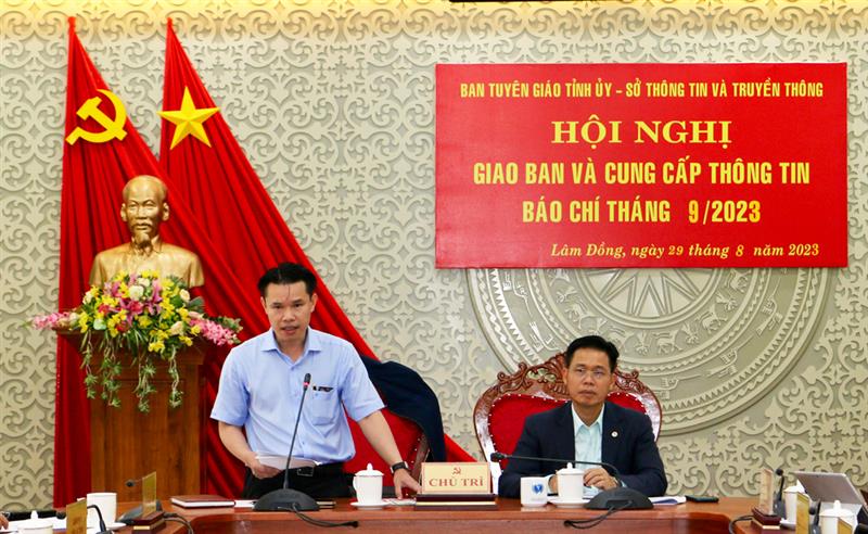 Phó Giám đốc Sở Thông tin và Truyền thông Vương Tôn Kiên thông tin tình hình hoạt động báo chí tháng 8/2023.