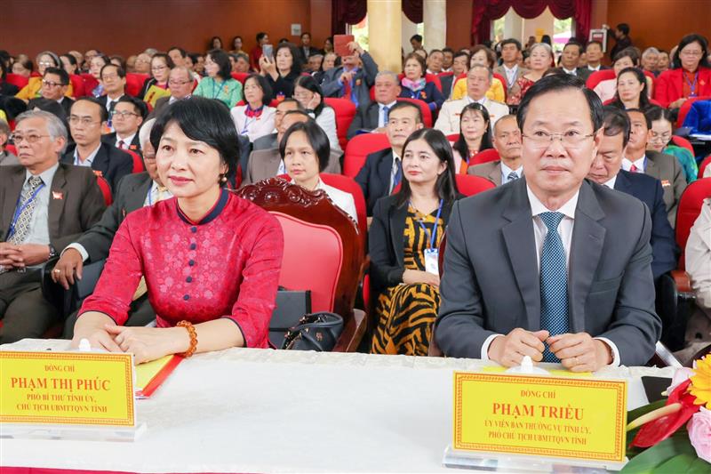 Đồng chí Phạm Thị Phúc, Phó Bí thư Tỉnh ủy, Chủ tịch Ủy ban MTTQ Việt Nam tỉnh Lâm Đồng và đồng chí Phạm Triều, Ủy viên Ban Thường vụ Tỉnh ủy , Phó Chủ tịch ủy ban MTTQ Việt Nam tỉnh Lâm Đồng tham dự Đại hội