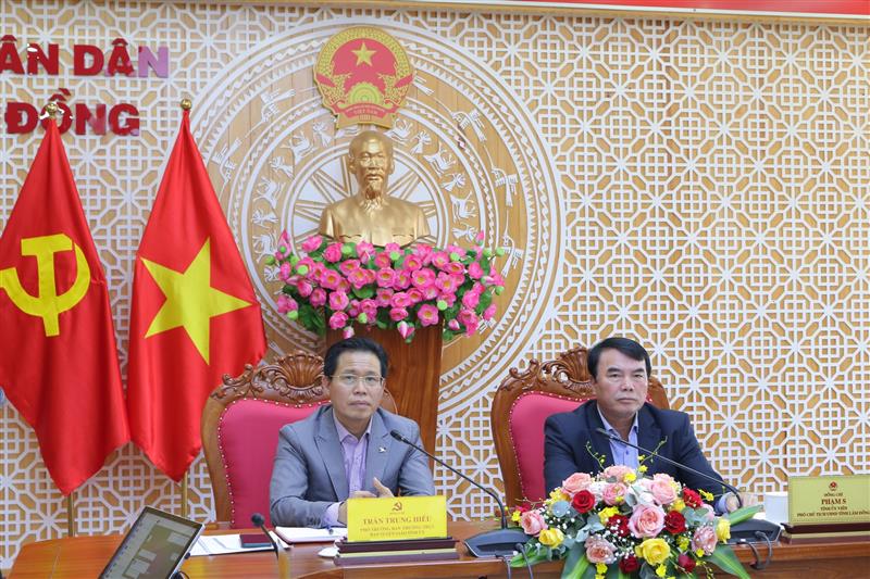 Các đồng chí chủ trì Hội nghị.