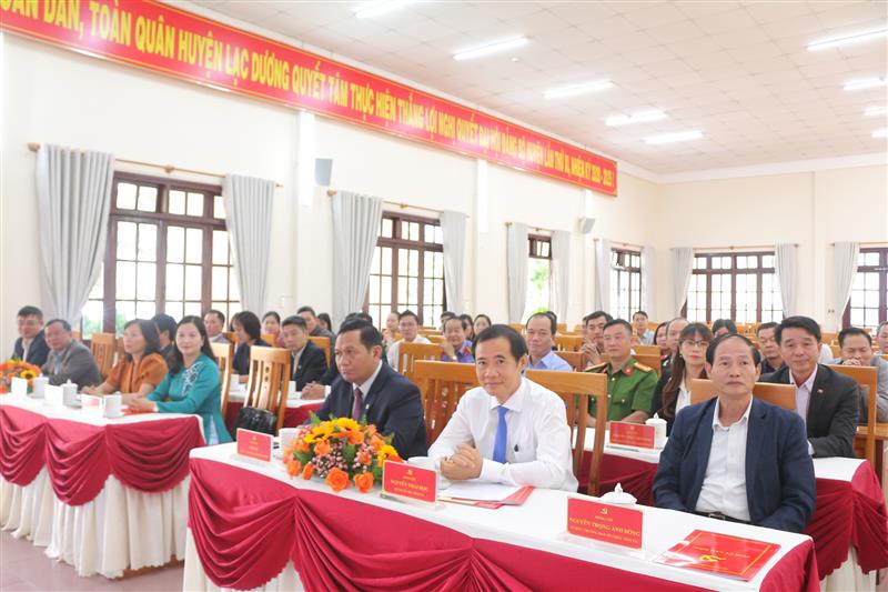Các đồng chí lãnh đạo tỉnh tham dự buổi công bố quyết định.