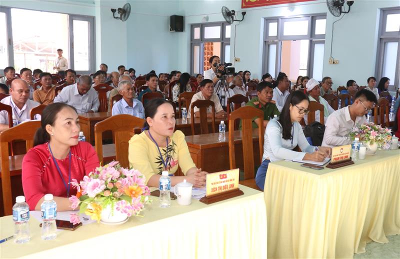 Cử tri xã Hồng Thái tham dự hội nghị