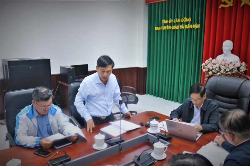 Đồng chí Huỳnh Minh Hải, Phó Trưởng Ban Tuyên giáo và Dân vận Tỉnh ủy, Trưởng Ban Giám khảo phát biểu tại cuộc họp Ban Tổ chức, Ban Giám khảo Hội thi.