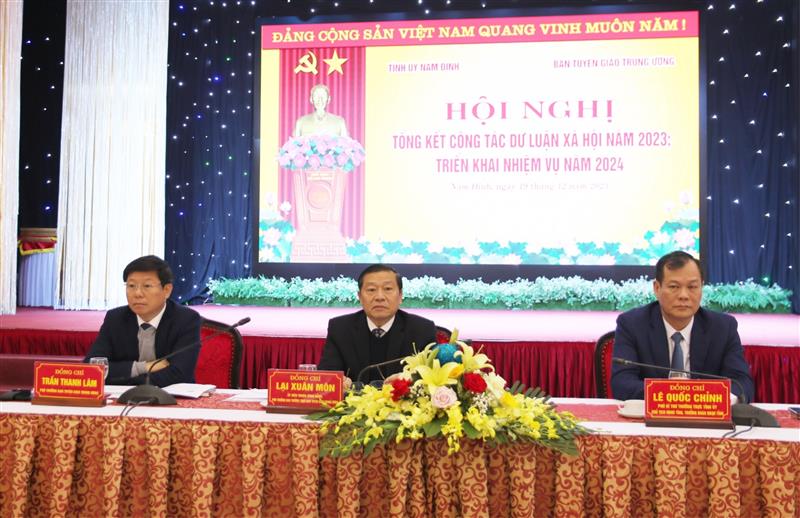 Các đồng chí chủ trì Hội nghị.