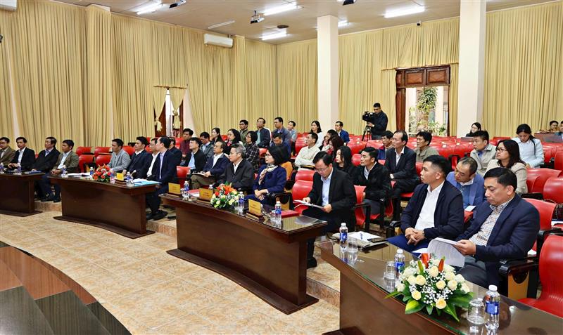 Quang cảnh buổi làm việc