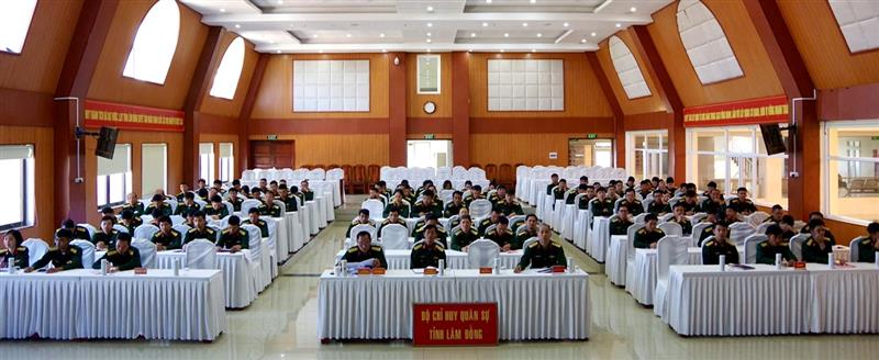 Các đại biểu tham dự hội nghị tại điểm cầu Bộ CHQS tỉnh
