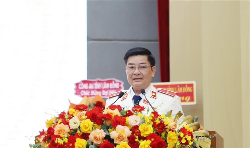 Đại diện Đảng bộ Viện kiểm sát Nhân dân tỉnh trình bày tham luận với nội dung thuận lợi, khó khăn và giải pháp để thực hiện tốt công tác tạo nguồn, phát triển đảng viên tại Đảng bộ