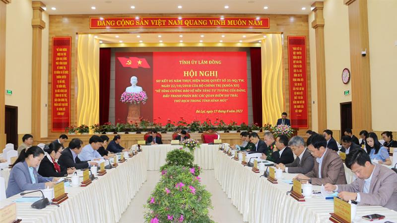 Quang cảnh hội nghị.