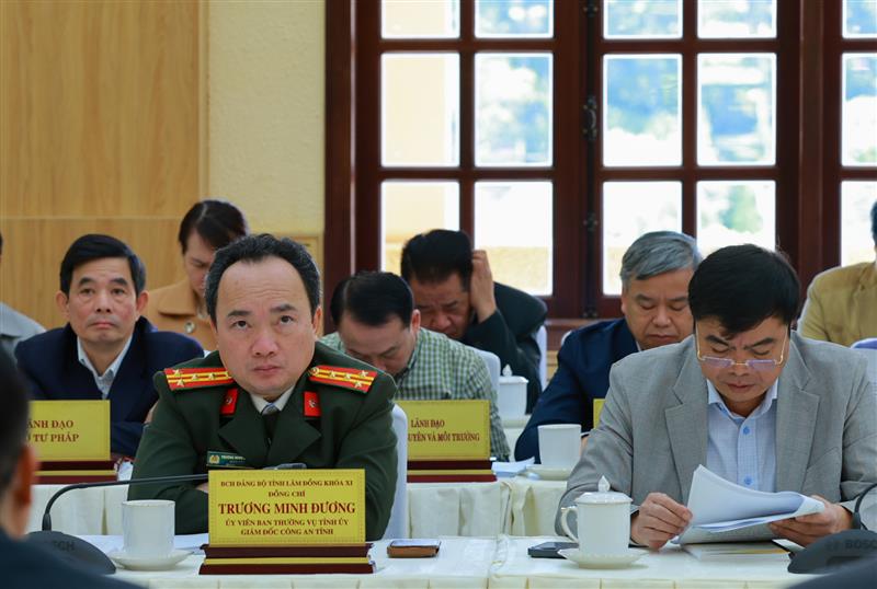 Lãnh đạo Công an tỉnh và Thành ủy Đà Lạt cùng lãnh đạo các sở tại điểm cầu hội trường Tỉnh uỷ. Tại Thành phố Đà Lạt và Công an tỉnh cũng tổ chức điểm cầu trực tuyến để cán bộ đảng viên dự hội nghị, kết nối với Hội trường Diên Hồng.