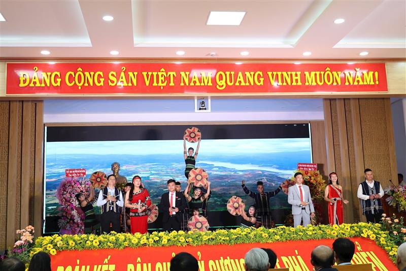 Tiết mục Lang Biang mùa xuân về như một sự khởi đầu của nhiệm kỳ sau sáp nhập